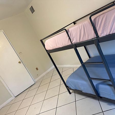 Hospedaje North Miami Eksteriør billede