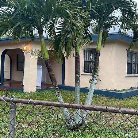 Hospedaje North Miami Eksteriør billede